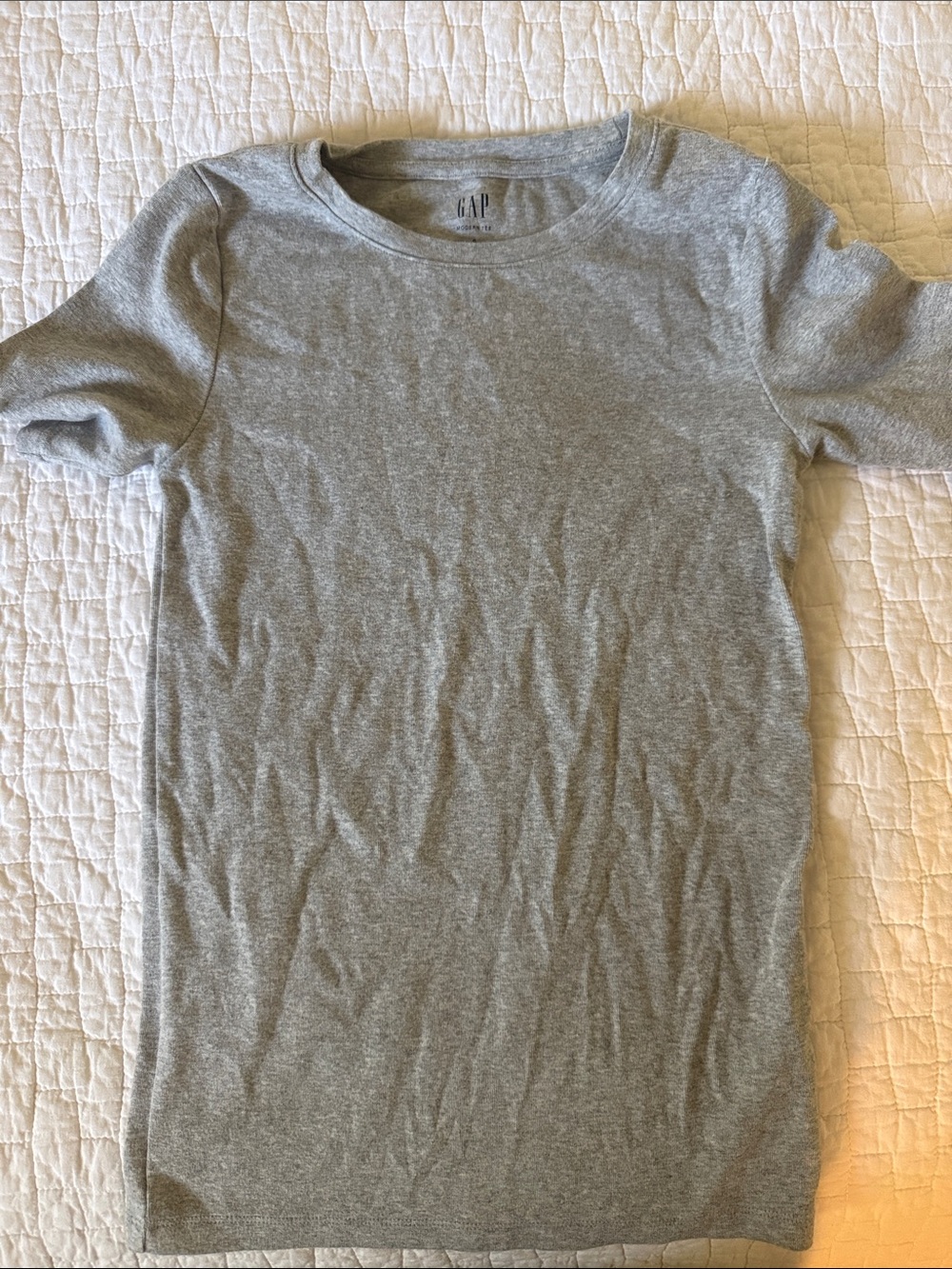 GAP women’s modern tee - Gray Crewneck Short Sleeve Top - small